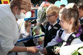 Russian Schools Reopen As COVID-19 Cases Surge Past One Million