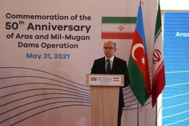 Iranian, Azerbaijani Ministers Hail Progress in Energy Cooperation
