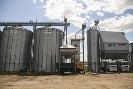 Ukraine Reroutes Grain Exports Through Poland and Romania