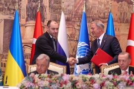 Russia, Ukraine Sign Deal with Türkiye and UN to Resume Grain Export via Black Sea