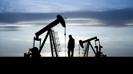 Russia, Kazakhstan Extend Oil Cuts to Stabilize Market