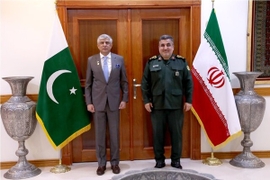 Iran, Pakistan Defense Officials Discuss Cooperation to Fight Terrorism